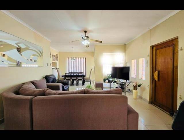 3 BEDROOM HOUSE FOR SALE IN LENASIA SOUTH